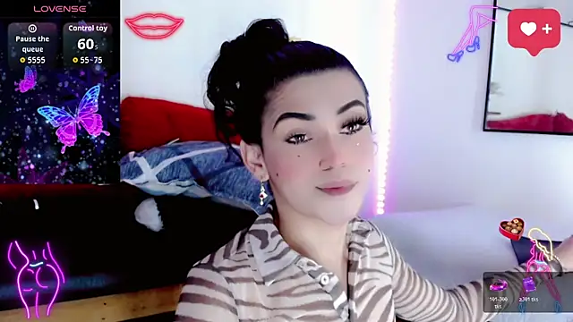 Snapshot of NathalialLooes chatting on February 14, 2026, 9:33 pm NathalialLooes online show from February 14, 2026, 9:33 pm