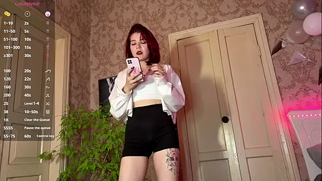 LaurynGeisinger online show from April 3, 2026, 1:53 pm