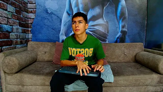 Snapshot of Aron_pulse chatting on February 13, 2026, 1:40 pm Aron pulse online show from February 13, 2026, 1:40 pm