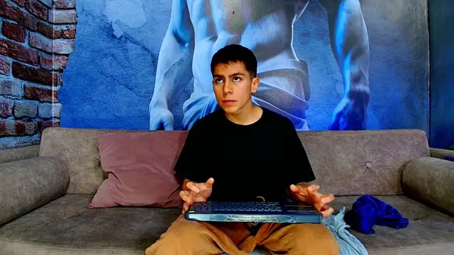 Snapshot of Aron_pulse chatting on February 18, 2026, 1:29 pm Aron pulse online show from February 18, 2026, 1:29 pm