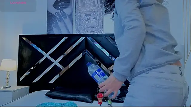 Zoe-yanin online show from April 10, 2026, 6:45 pm