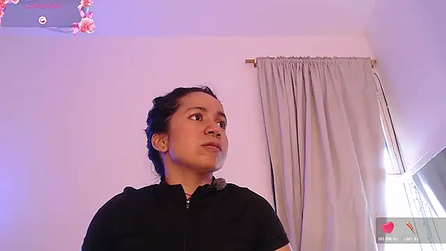 Snapshot of chiarafustox chatting on February 5, 2026, 8:02 pm chiarafustox online show from February 5, 2026, 8:02 pm