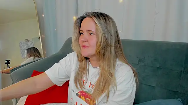 LilyBel online show from April 1, 2026, 1:41 pm