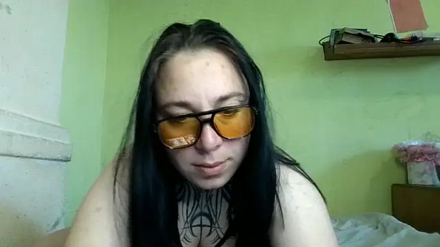 MillaSourety online show from May 4, 2026, 1:07 pm