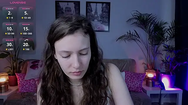 Snapshot of VioletaBloom chatting on February 17, 2026, 7:16 am VioletaBloom online show from February 17, 2026, 7:16 am