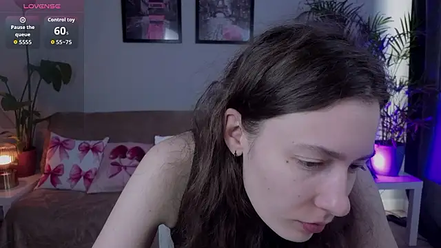 Snapshot of VioletaBloom chatting on March 1, 2026, 8:05 am VioletaBloom online show from March 1, 2026, 8:05 am