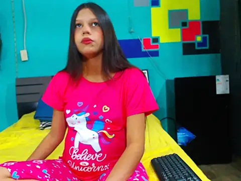 Snapshot of analyn-2027 chatting on February 5, 2026, 11:42 pm analyn-2027 online show from February 5, 2026, 11:42 pm