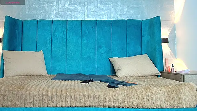 dulcenena moon online show from February 7, 2026, 11:25 am