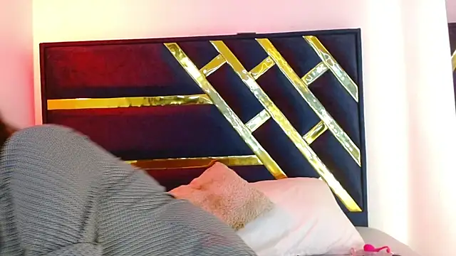 Iris bloom69 online show from March 9, 2026, 12:53 pm