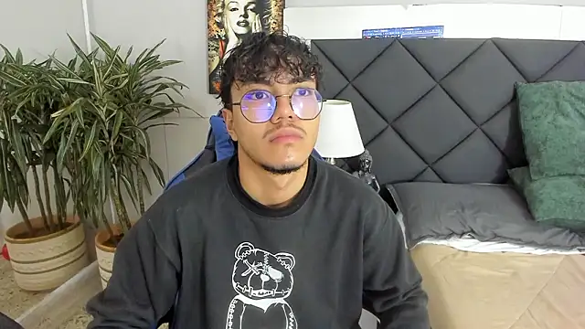 Snapshot of kai_storn chatting on March 3, 2026, 11:38 am kai storn online show from March 3, 2026, 11:38 am