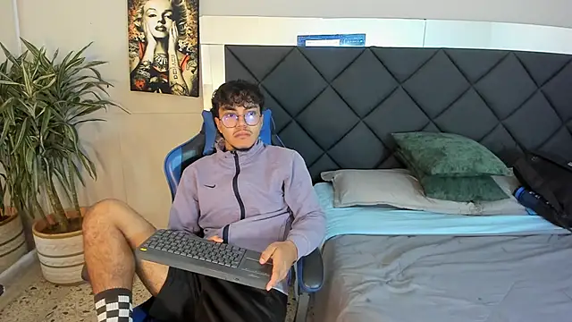 Snapshot of kai_storn chatting on March 10, 2026, 11:15 am kai storn online show from March 10, 2026, 11:15 am