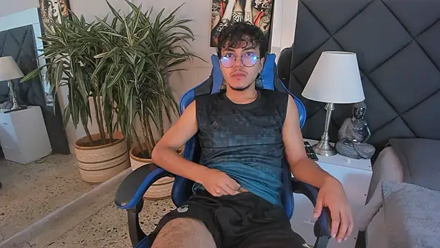 Snapshot of kai_storn chatting on March 19, 2026, 11:36 am kai storn online show from March 19, 2026, 11:36 am