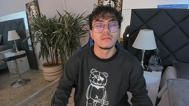 Snapshot of kai_storn chatting on March 22, 2026, 11:24 am kai storn online show from March 22, 2026, 11:24 am