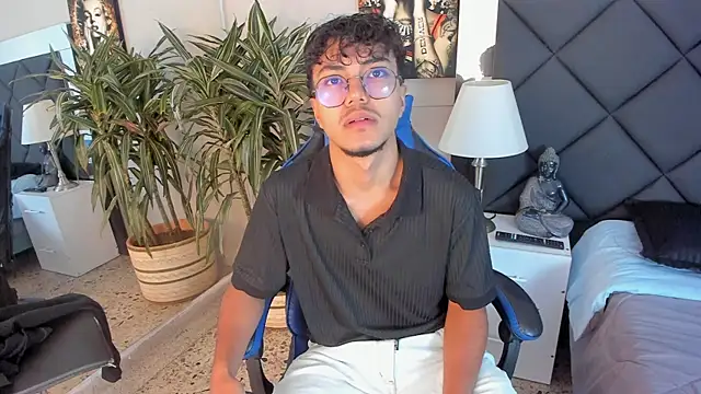 Snapshot of kai_storn chatting on April 4, 2026, 11:29 am kai storn online show from April 4, 2026, 11:29 am