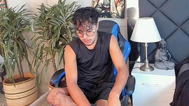 Snapshot of kai_storn chatting on April 15, 2026, 11:17 am kai storn online show from April 15, 2026, 11:17 am