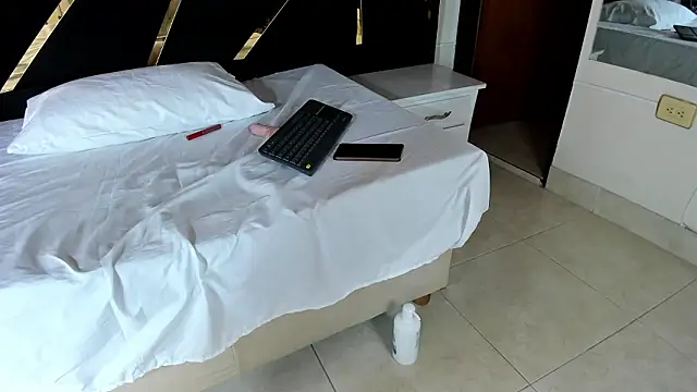 Snapshot of AngieLafourcade chatting on February 8, 2026, 2:42 pm AngieLafourcade online show from February 8, 2026, 2:42 pm