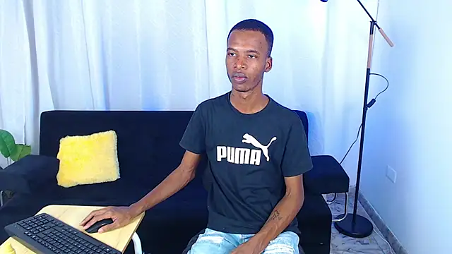 Snapshot of gusy_18 chatting on February 19, 2026, 8:27 pm gusy 18 online show from February 19, 2026, 8:27 pm