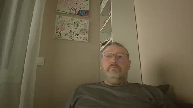 doudou310 online show from February 6, 2026, 5:34 am