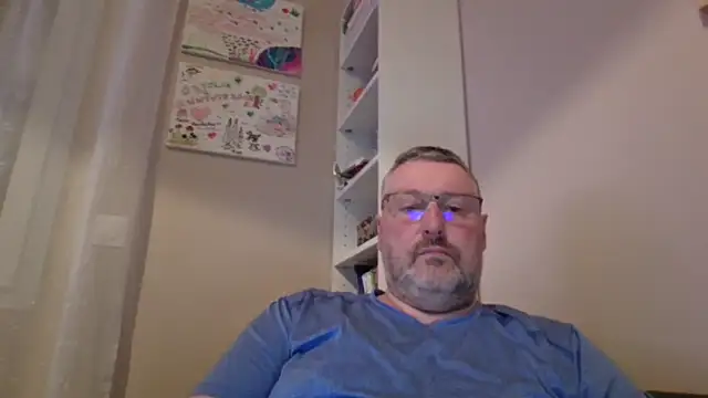 Snapshot of doudou310 chatting on March 4, 2026, 5:02 am doudou310 online show from March 4, 2026, 5:02 am