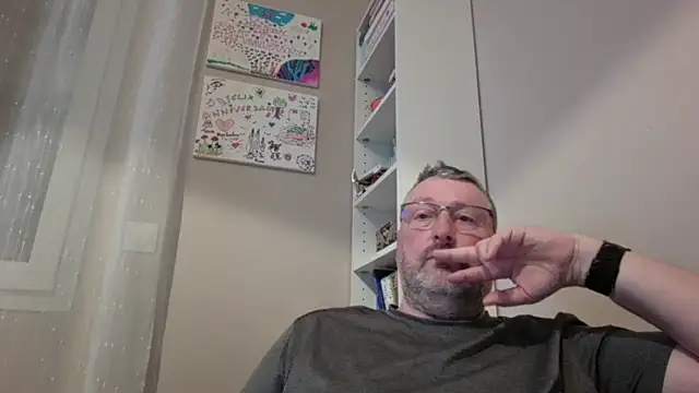 Snapshot of doudou310 chatting on March 6, 2026, 4:53 am doudou310 online show from March 6, 2026, 4:53 am