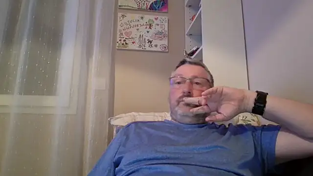 Snapshot of doudou310 chatting on March 23, 2026, 4:27 am doudou310 online show from March 23, 2026, 4:27 am