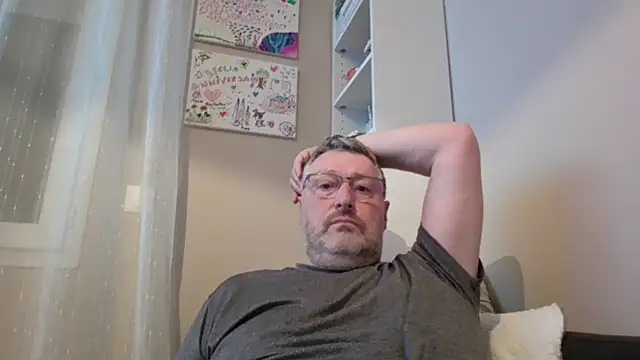 Snapshot of doudou310 chatting on April 1, 2026, 4:46 am doudou310 online show from April 1, 2026, 4:46 am