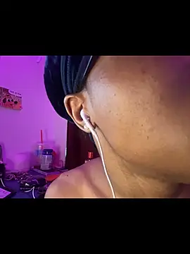 Snapshot of vexahleah chatting on June 3, 2026, 2:33 pm vexahleah online show from June 3, 2026, 2:33 pm