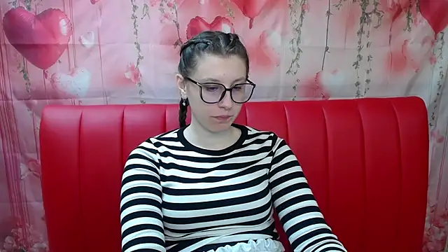 Snapshot of LilianaShine chatting on April 28, 2026, 5:12 am LilianaShine online show from April 28, 2026, 5:12 am
