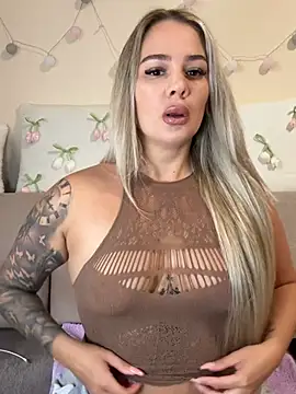 Snapshot of sexybatwomen33 chatting on May 8, 2026, 7:57 am sexybatwomen33 online show from May 8, 2026, 7:57 am