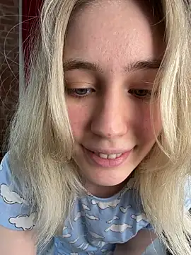 Snapshot of LovelyMiu chatting on February 12, 2026, 11:27 am LovelyMiu online show from February 12, 2026, 11:27 am