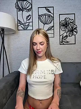 xXKelly bonb0nXx online show from March 19, 2026, 8:18 am