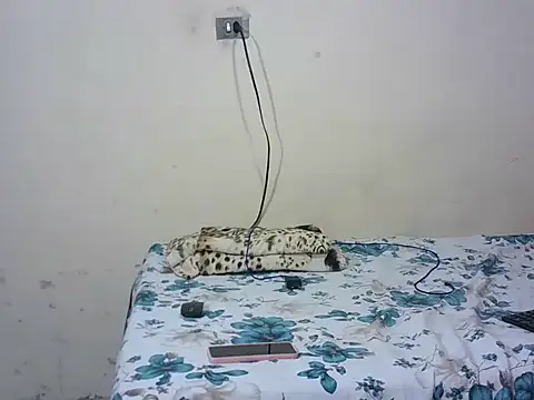 lorraine2036 online show from April 16, 2026, 9:39 pm