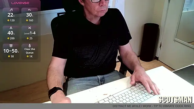 Snapshot of Scotsmanx chatting on April 24, 2026, 6:32 pm Scotsmanx online show from April 24, 2026, 6:32 pm