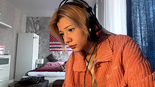 LadyFoxLove online show from February 21, 2026, 10:05 am