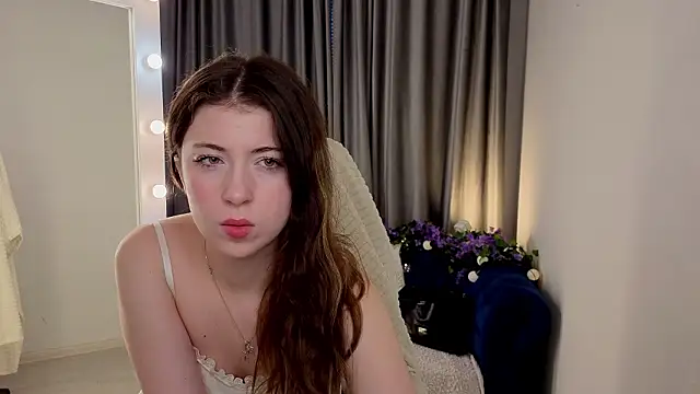 LunarDreamm online show from February 15, 2026, 2:03 pm