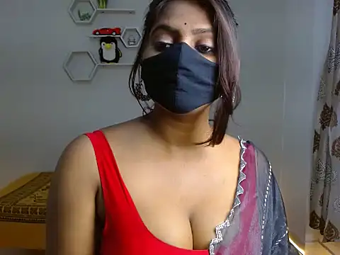 Hotginni4 online show from June 13, 2026, 5:11 pm