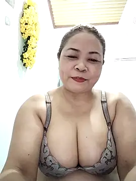 Snapshot of Baby-bigtits2026 chatting on April 21, 2026, 10:21 am Baby-bigtits2026 online show from April 21, 2026, 10:21 am