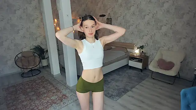 LianneBynon online show from June 4, 2026, 8:31 am