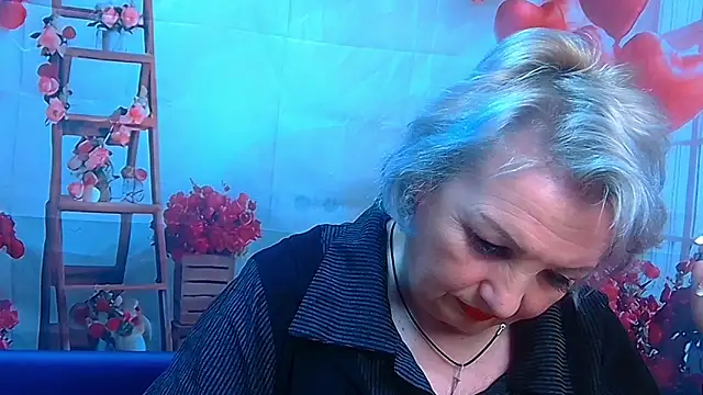 Snapshot of RenataDaster chatting on April 8, 2026, 5:18 am RenataDaster online show from April 8, 2026, 5:18 am