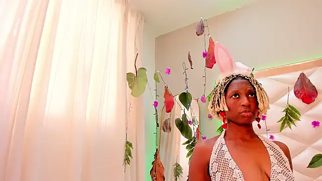 Snapshot of EvelynDivine chatting on February 20, 2026, 1:22 pm EvelynDivine online show from February 20, 2026, 1:22 pm