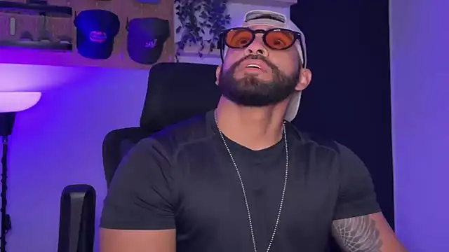 SamDornan51 online show from April 10, 2026, 1:44 am