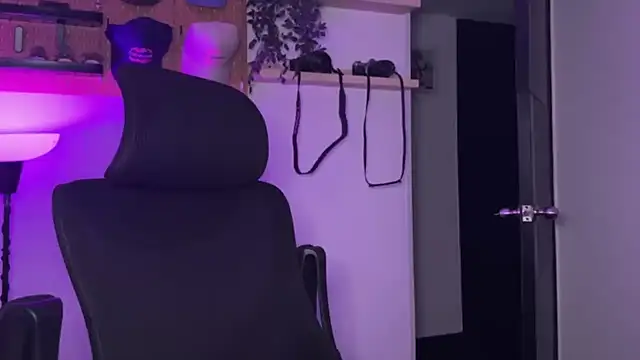 SamDornan51 online show from April 18, 2026, 5:55 am