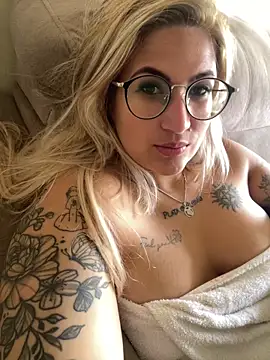 Snapshot of esposatattoo chatting on February 11, 2026, 5:18 pm esposatattoo online show from February 11, 2026, 5:18 pm