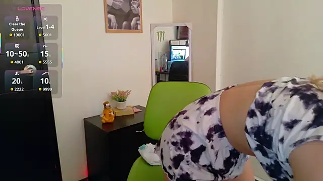 PaulaSantanaOf online show from April 11, 2026, 5:50 pm