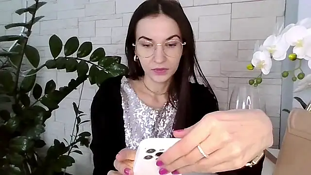 Snapshot of JuliaLovely chatting on February 17, 2026, 2:35 pm JuliaLovely online show from February 17, 2026, 2:35 pm