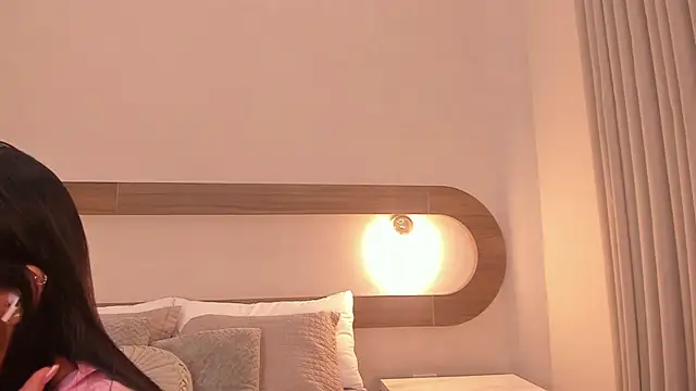 Snapshot of Violeta_sum chatting on May 25, 2026, 12:11 pm Violeta sum online show from May 25, 2026, 12:11 pm