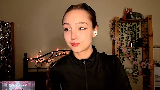 HoneyComfy online show from May 15, 2026, 1:18 pm