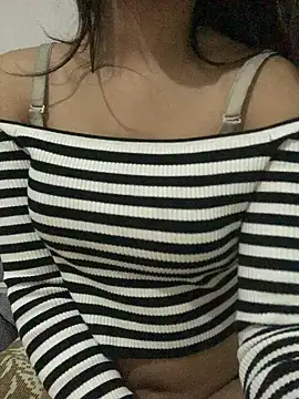 Snapshot of Nour-Lina chatting on February 27, 2026, 1:27 am Nour-Lina online show from February 27, 2026, 1:27 am