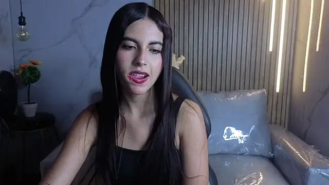 Perla lovely  online show from May 27, 2026, 12:24 pm