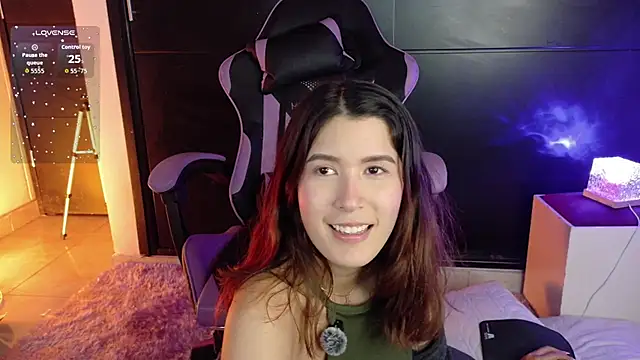 Snapshot of emicute_ chatting on February 3, 2026, 2:53 am emicute online show from February 3, 2026, 2:53 am